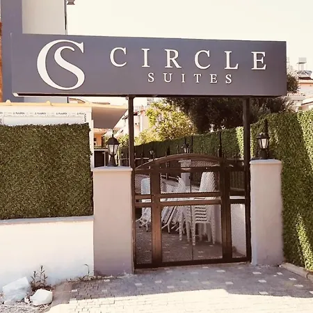 Circle Suits Apartment *